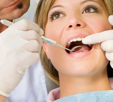 José Luis Sanz Dentista mujer en tratamiento odontológico